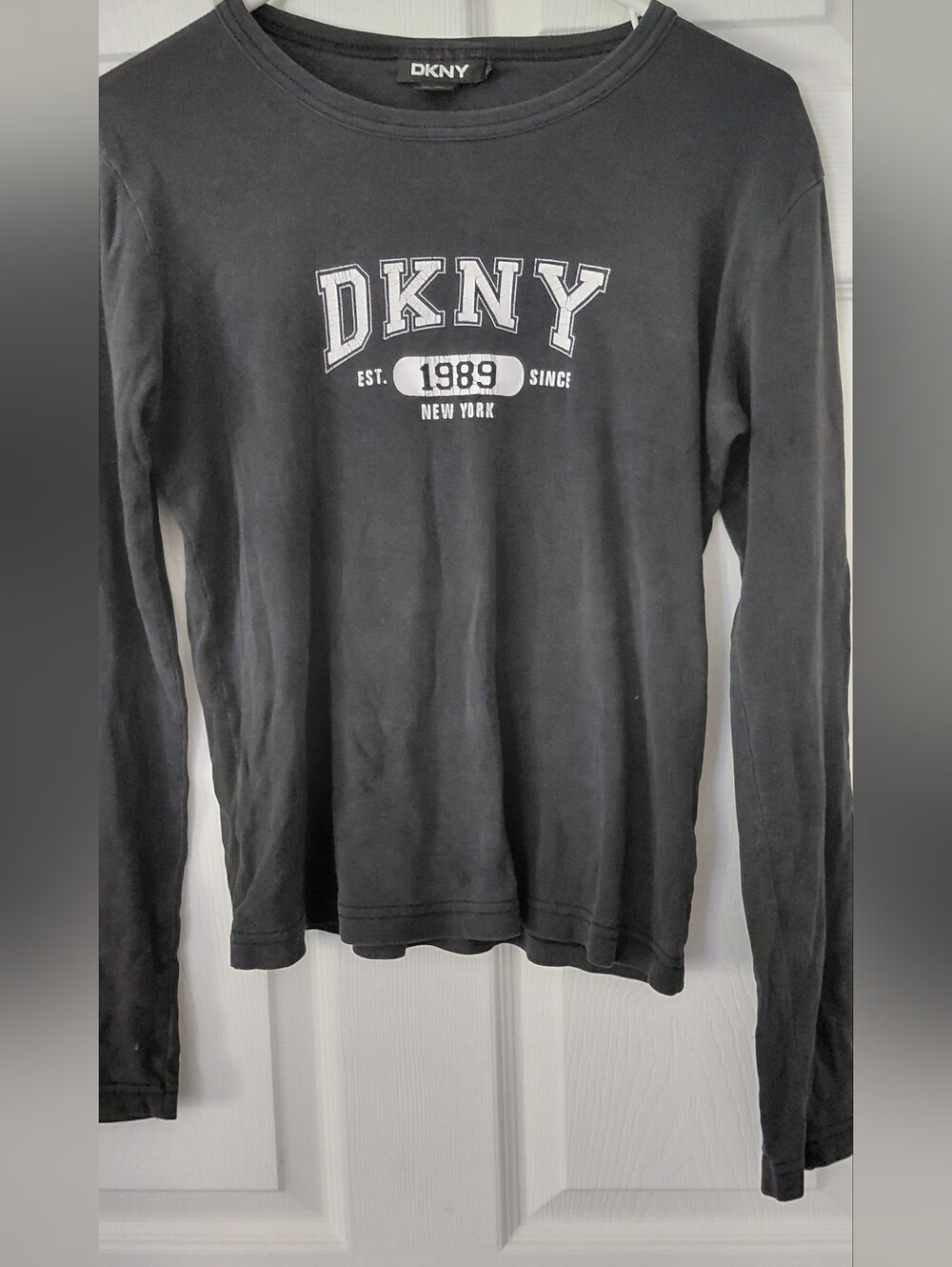 DKNY Womans Long Sleeve Logo Tee - Black